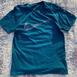 NIKE Tee Shirt Teal Big centre swoosh Men’s Size Small The Nike Tee